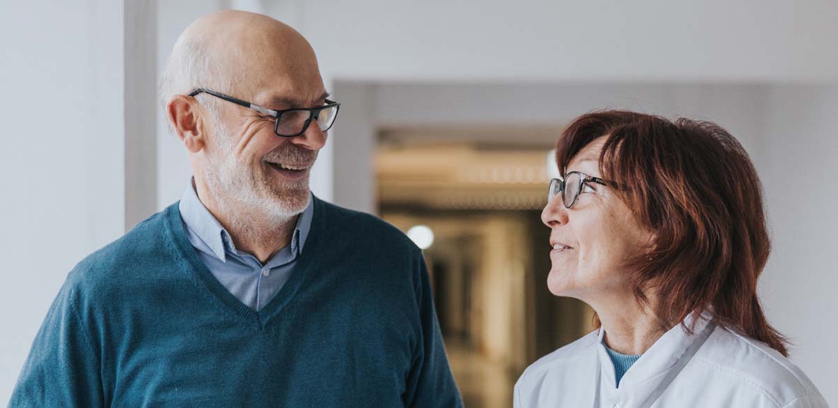 Eine Ärztin hat  für ihren Patienten Service-Materialien bei Zusammen Gesund bestellt. 